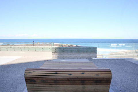 Arena On The Beach - Holiday Cairns 3