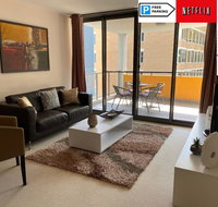 ARENA RESORT STYLE EXEC FREE NETFLIX WIFI WINE - Holiday Cairns