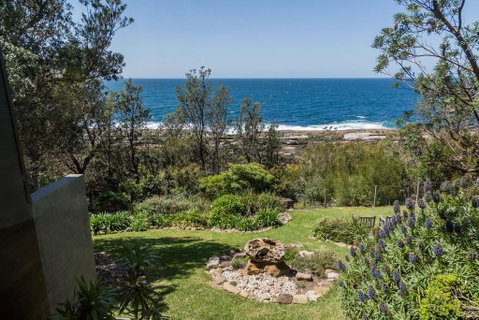 ARGYLL MOLLYMOOK - Absolute Waterfront - Holiday Cairns 1