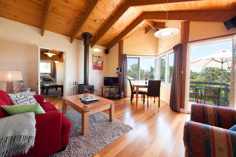 Art At Linden Gate - Holiday Cairns 2