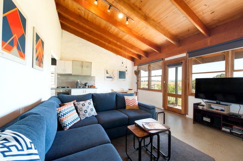 Art At Linden Gate - Holiday Cairns 0