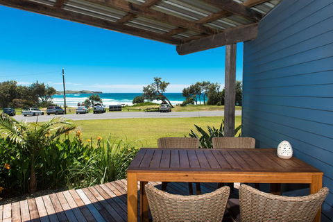 ArtHOUSE Beachfront Accommodation - Holiday Cairns 0