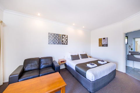 Ascot Lodge Motor Inn - Holiday Cairns 1