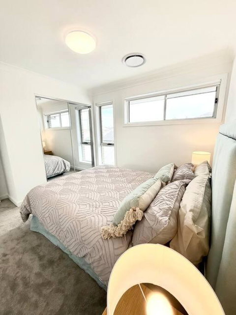 Luxury 6 Bedroom Home In Wilton - Holiday Cairns 3