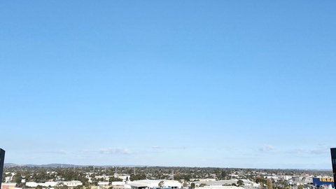 M-city Apartment - Executive Twin King Ensuites - Fully Equipped - Free Parking, Fast Wifi, Smart TV, Netflix, Complementary Drinks & Amenities - M-city Shopping Centre Clayton 3168 - Holiday Cairns 1