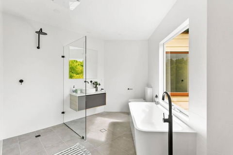 MANHATTAN STYLE 3 STORY LUXURY IN ST PETERS - Holiday Cairns 3