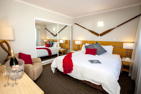 Manly Marina Cove Motel - Holiday Cairns 3