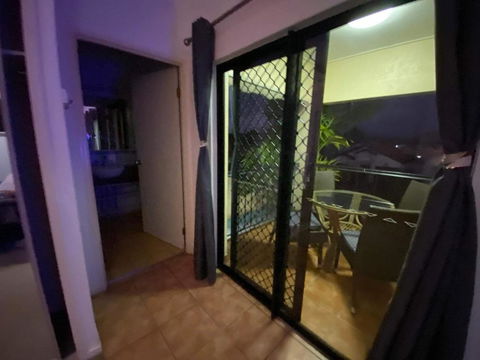 Master Ensuite And Private Balcony - Holiday Cairns 3