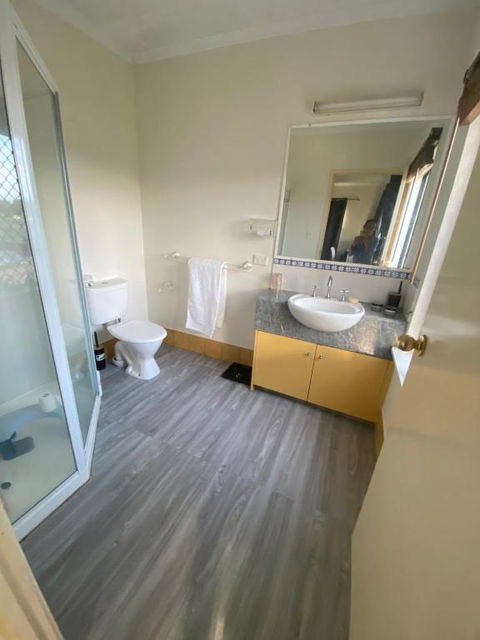 Master Ensuite And Private Balcony - Holiday Cairns 2