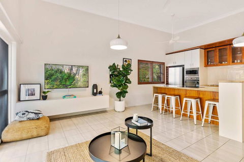 Melaleuca Hideaway - Beach Pool Free Parking - Holiday Cairns 2