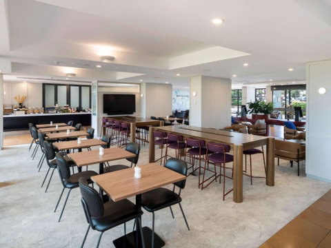 Mercure Sydney Blacktown - Holiday Cairns 1