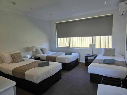 Merivale Motel - Holiday Cairns 1
