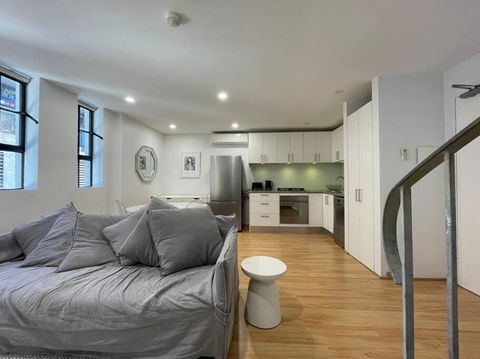 Modern 2 Bedroom Warehouse Conversion - Holiday Cairns 0