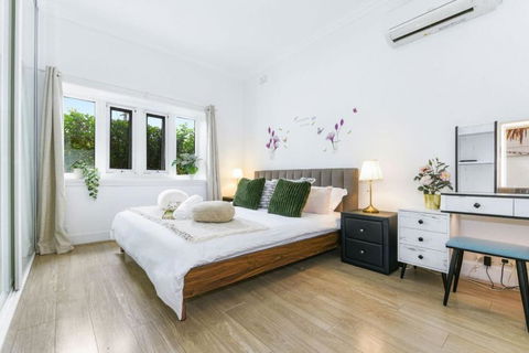 Mins To Mall Convenient 3 Beds Classic Charm Home - Holiday Cairns 1