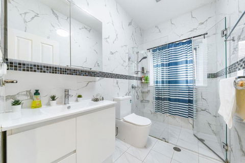 Mins To Mall Convenient 3 Beds Classic Charm Home - Holiday Cairns 3