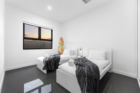 Moana Sands - Luxury Beachfront - Holiday Cairns 2