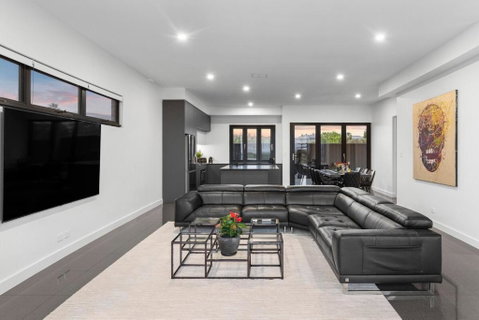 Moana Sands - Luxury Beachfront - Holiday Cairns 3