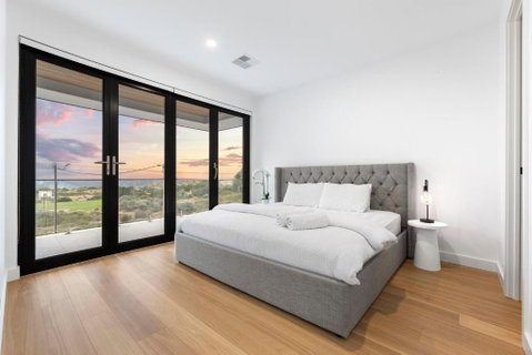 Moana Sands - Luxury Beachfront - Holiday Cairns 1