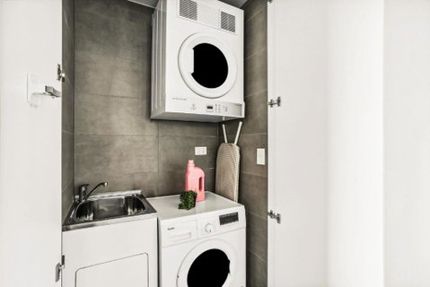 Modern 2BD In Trendy Inner West - Holiday Cairns 2