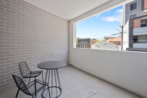 Modern 2BD In Trendy Inner West - Holiday Cairns 1
