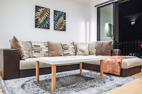 Modern Living 2br Townhouse In Maidstoneoffice - Holiday Cairns 2
