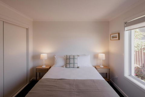 Modern Refurbished Unit In Charming Bellerive - Holiday Cairns 3