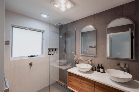 Modern Refurbished Unit In Charming Bellerive - Holiday Cairns 1