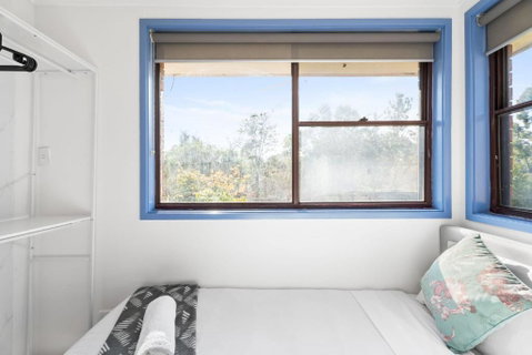 Modern Single Room - Nearby Stations & Eateries - Shared Bathroom - Holiday Cairns 1