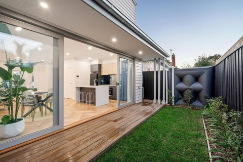 Modern Stylish Home - Walk To Beach - Holiday Cairns 1