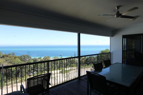 Moreton Magnificent Views - Holiday Cairns 0