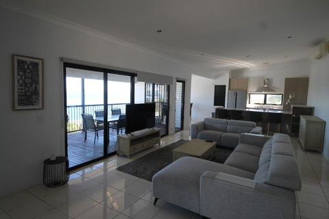 Moreton Magnificent Views - Holiday Cairns 3