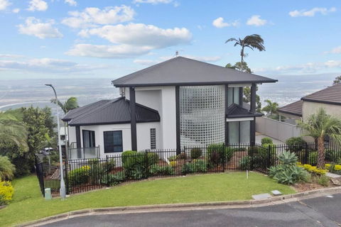 Mount Archer Manor - Holiday Cairns 2