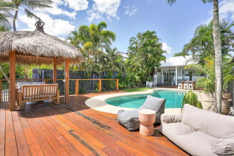 Mylara Beachfront Holiday Home - Holiday Cairns 3