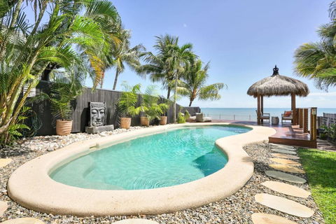 Mylara Beachfront Holiday Home - Holiday Cairns 1