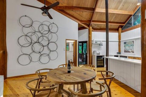 Neverland - The Stoney Creek Treehouse - Holiday Cairns 3