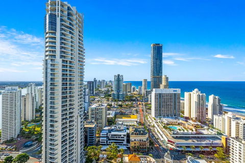 NEW Chevron Ocean Views Central Surfers. - Holiday Cairns 3