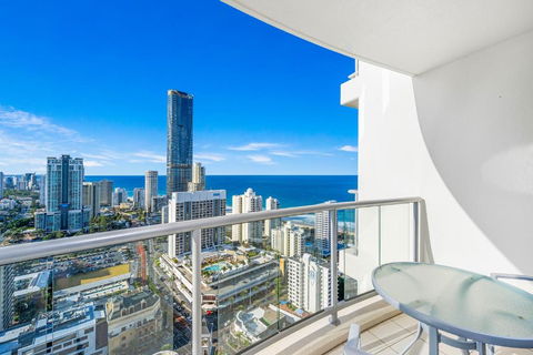 NEW Chevron Ocean Views Central Surfers. - Holiday Cairns 0