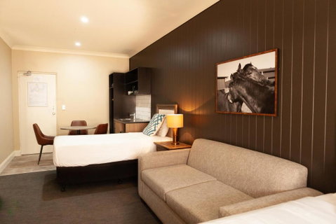 Nightcap At Archer Hotel - Holiday Cairns 2