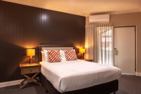 Nightcap At Archer Hotel - Holiday Cairns 0