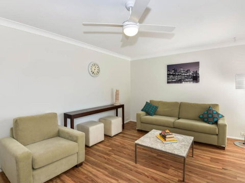 Noraville Summer House - Holiday Cairns 2