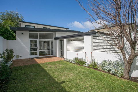 NOR214 - Northstead Coastal Charm - Holiday Cairns 2
