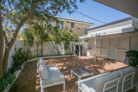 NOR214 - Northstead Coastal Charm - Holiday Cairns 0