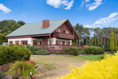 Northway Downs Estate Vineyard - Holiday Cairns 1