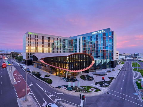 Novotel Melbourne Airport - Holiday Cairns 0