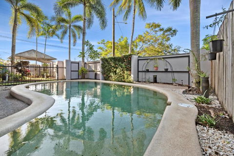 Oasis - Pool, Wifi & Free Parking - Holiday Cairns 3