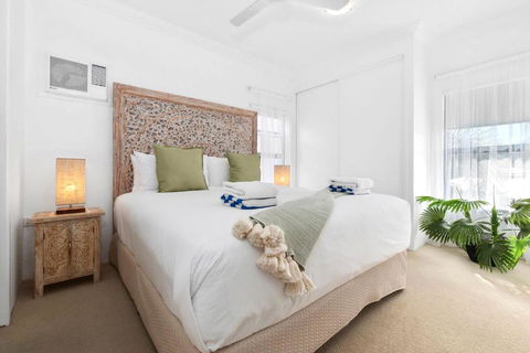 Oasis - Pool, Wifi & Free Parking - Holiday Cairns 0
