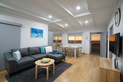 OCEA84 - Quinns Beach Shack: Ocean Views - Holiday Cairns 0