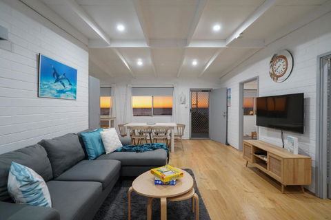 OCEA84 - Quinns Beach Shack: Ocean Views - Holiday Cairns 3