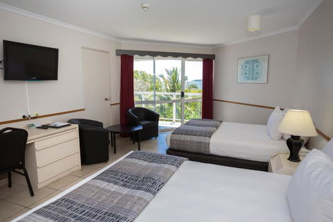 Ocean International Hotel - Holiday Cairns 2