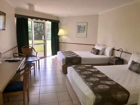 Ocean International Hotel - Holiday Cairns 1